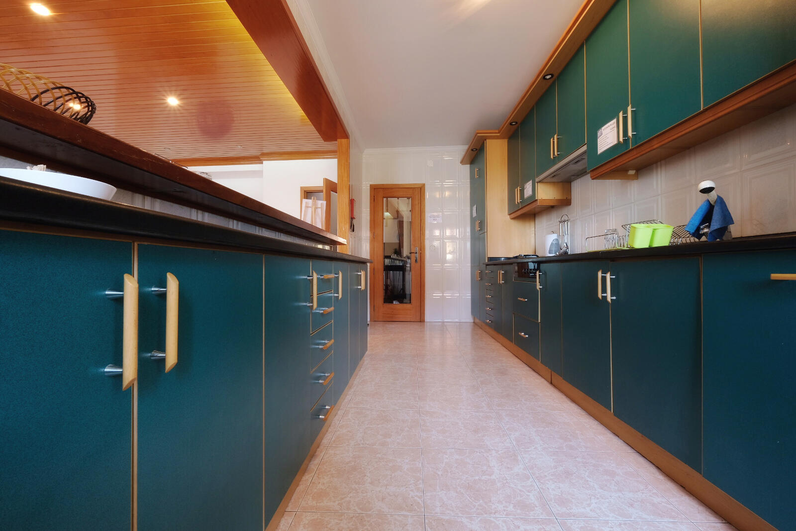 Fully equipped guest kitchen